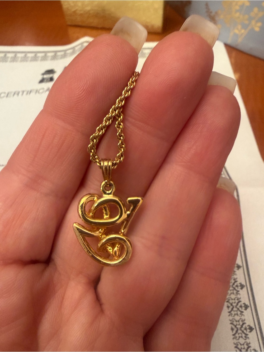 Valentino Garavani "VG" interlocking logo pendant necklace.EUC with COA - Picture 4 of 8